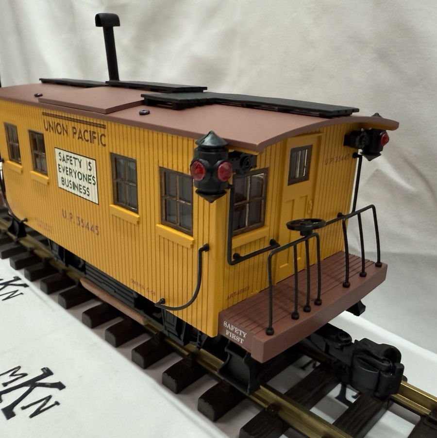 ARISTO CRAFT 46953 UNION PACIFIC TRACK CLEANING CABOOSE W/ METAL WHEELS NEW