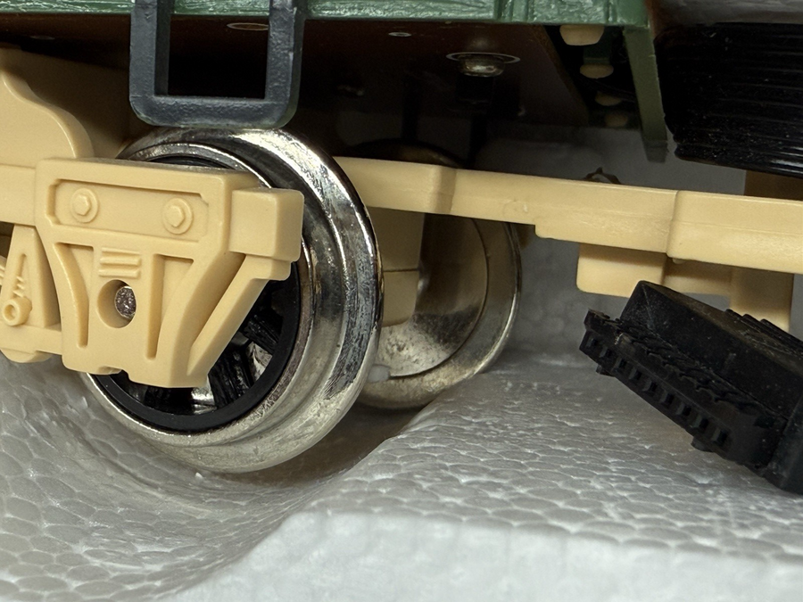 The HOLIDAY EXPRESS Animated Christmas Train Set #380 VINTAGE 1996 Santa