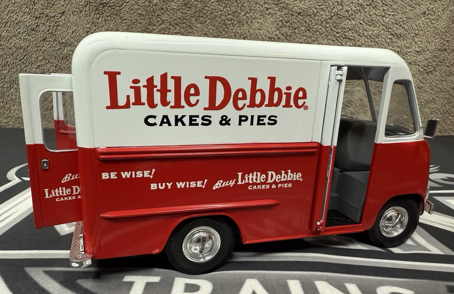 Rare Replicas 1950 Ford Step Little Debbie Cakes & Pies Complete 1:24 G Scale LN