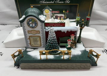 New Bright 384-10 Holiday Express MUSICAL TRAIN STATION clock tower Christmas