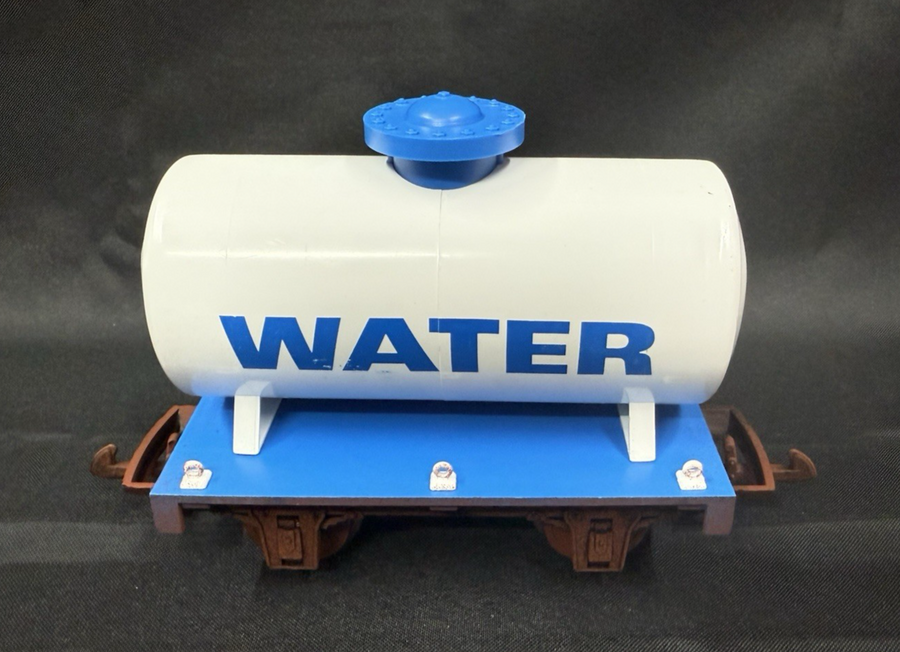 HLW Hartland Locomotive Train Works G Scale Tank Cars Kit Cars x2