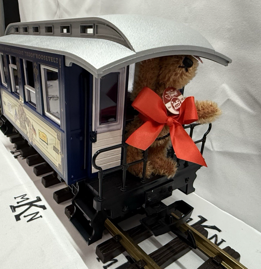 LGB 39073 Teddy Roosevelt Steiff Bear Passenger Coach G Scale