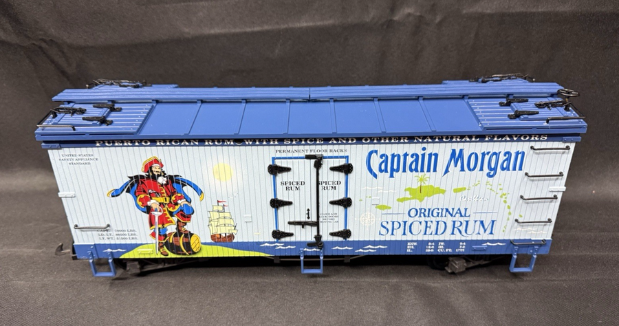 USA Trains R16431 Captain Morgan Spiced Rum Refrigera Reefer Car EX