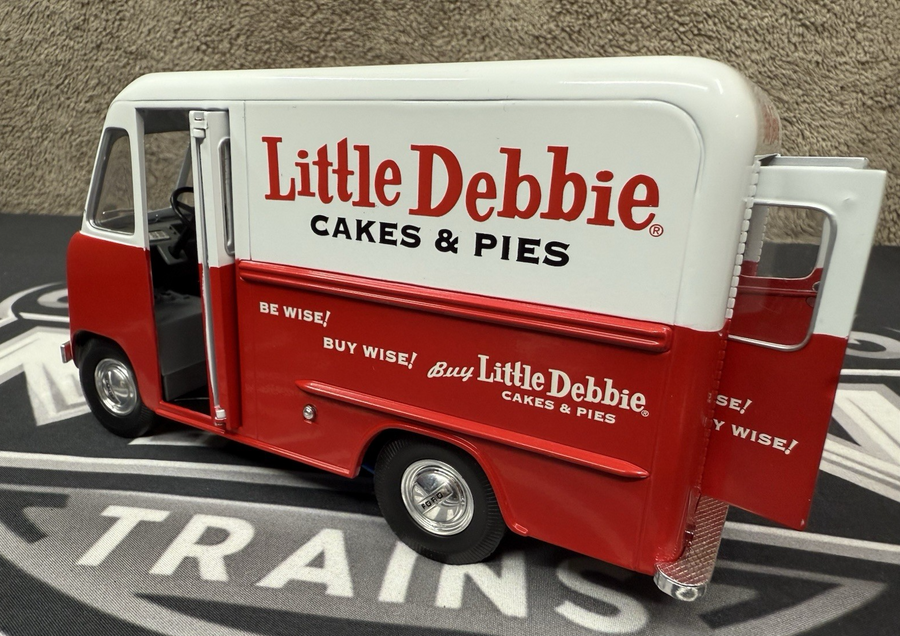 Rare Replicas 1950 Ford Step Little Debbie Cakes & Pies Complete 1:24 G Scale LN
