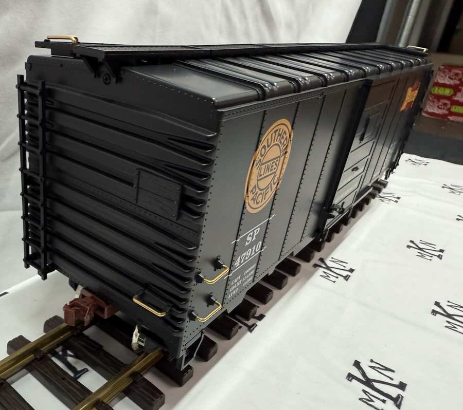 LGB 47910 Southern Pacific Box Car G Scale metal wheels Kadee Couplers