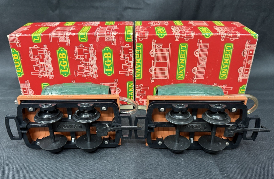 LGB G Scale 4047 Flat Car with Green Wine Barrel x 2 NOS