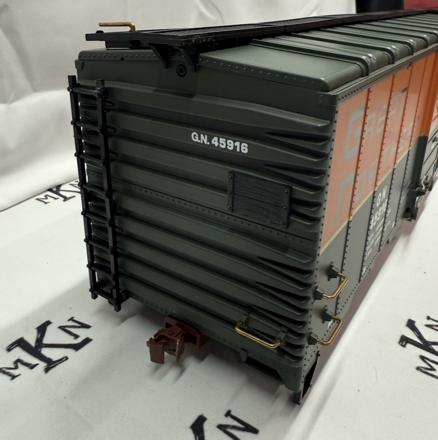 LGB 45916 Great Northern Box Car Kadee Couplers G Scale Old Stock No Trucks