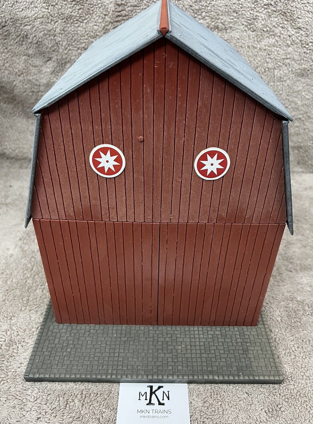 PIKO 62110 G-Scale Red Barn Excellent Condition Wiith Barn Animals/Base Plate