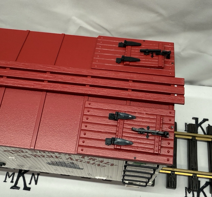 USA Trains R13021 Christmas 2003 Refrigerator Car G Scale