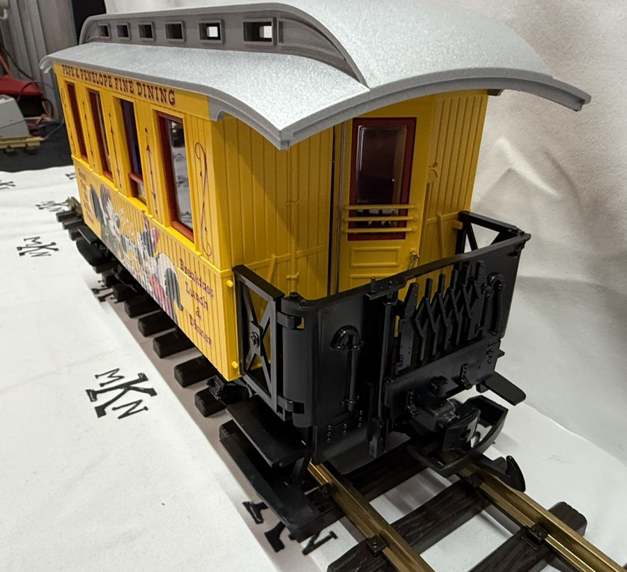 LGB 35065 Looney Tunes Pepe Le Pew Passenger Dining Rail Car Collection Item G