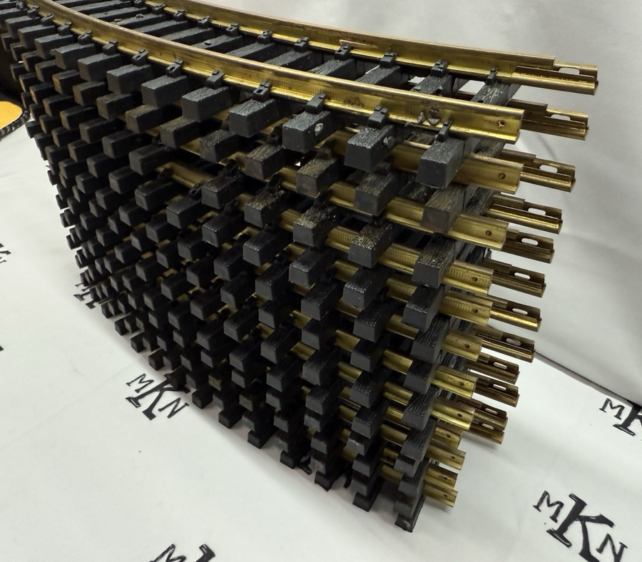 Aristo-Craft ART-30100 US Style 4' Diameter (12) Curved Brass Track G Scale EX