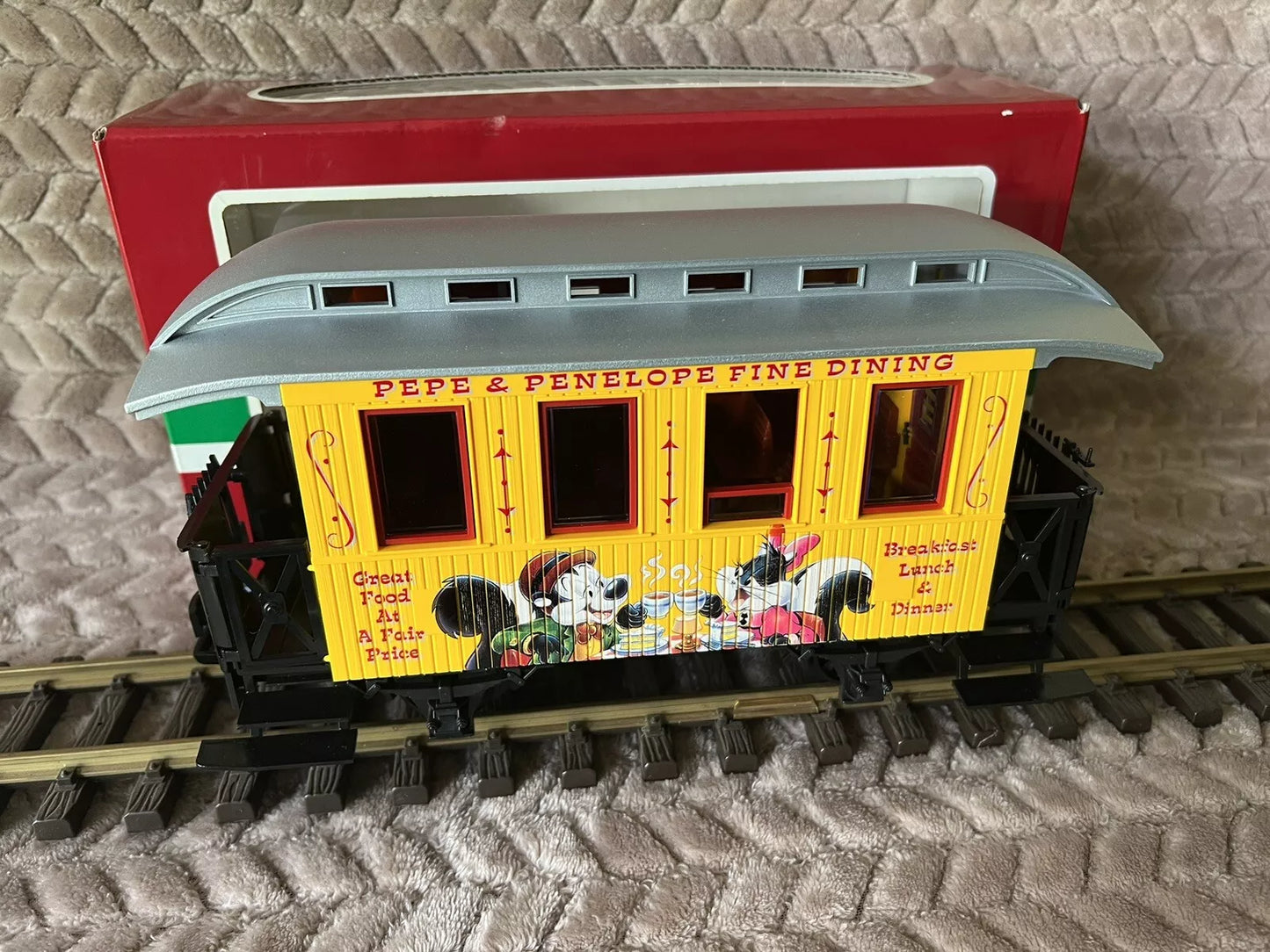 LGB 35065 Pepe and Penelope Dining Car w/ Certificate Looney Tunes Train