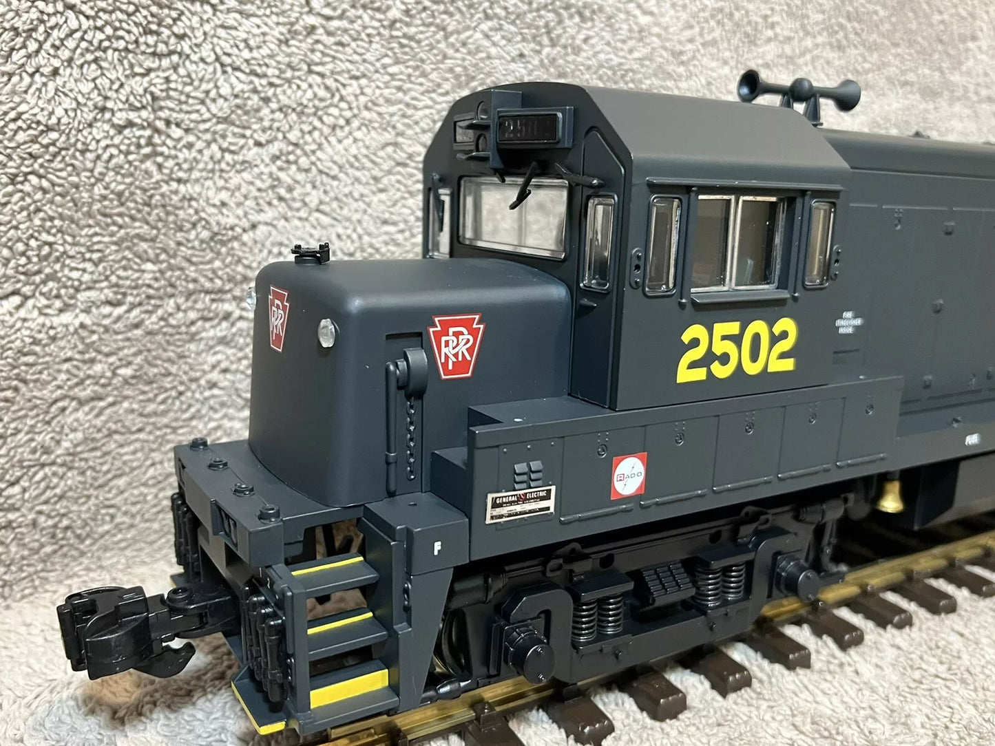 Aristocraft ART- 22199 Pennsylvania GE U25-B Diesel Locomotive #2502