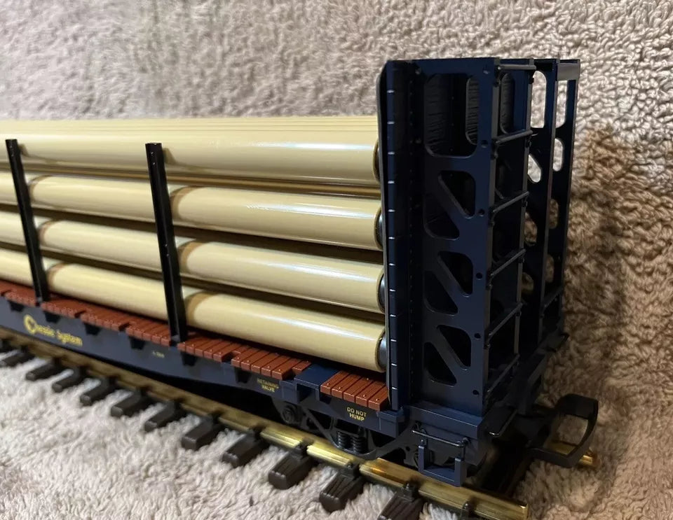 LGB 45540 C&O CHESSIE SYSTEM Modern Bulkhead FLAT CAR with PIPE LOAD LN/MINT BOX